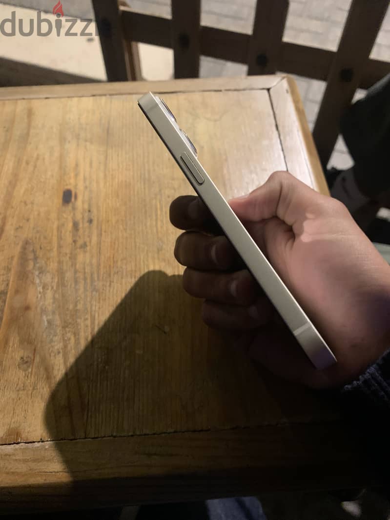 iPhone 13 4