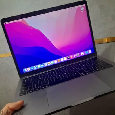 MacBook pro 2017 core i5 13inch