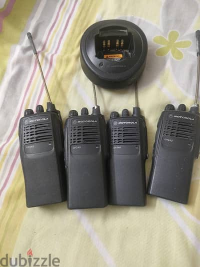 4 أجهزة لاسلكي Motorola GP240 + شاحن