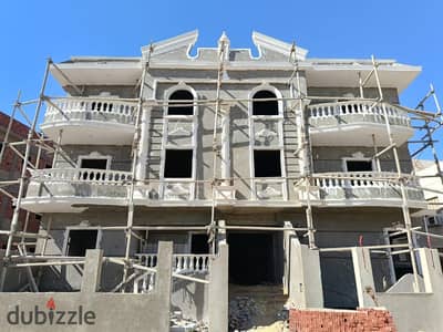 202 sqm apartment in a mini compound next to Terrace Mall, installments