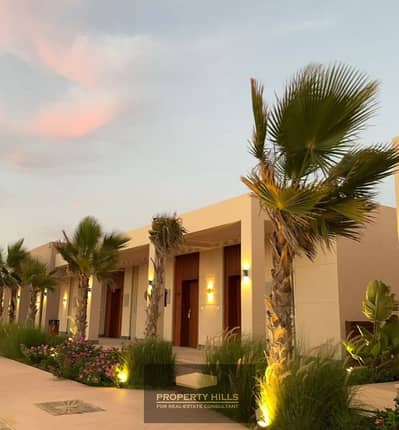 كابينه علي البحر متشطبة بالتكييفات بخدمة فندقية بجوار Mountain View و Direction white و The Med الساحل الشمالي