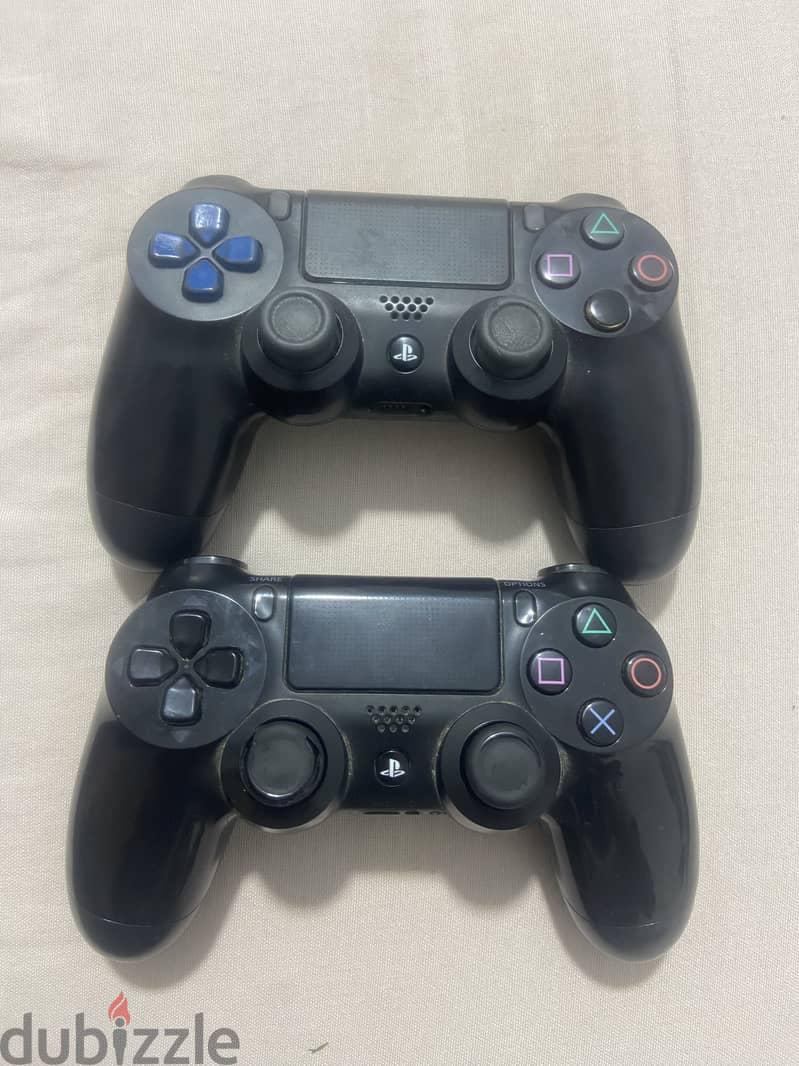 2 ps4 controllers 1