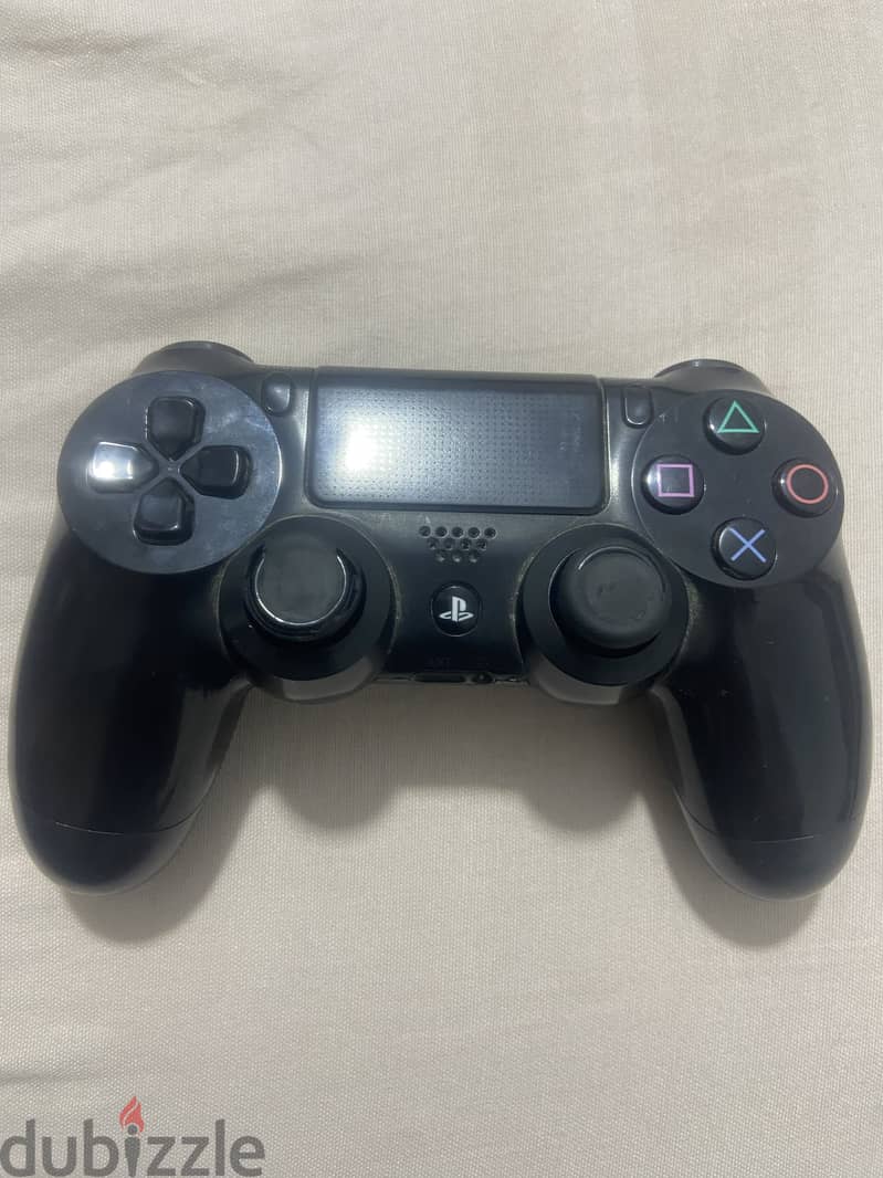2 ps4 controllers 2