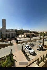 شقة للإيجار داخل فيلدج ويست الشيخ زايد  ١٢٣ متر دور رابع فيو لاند سكيب اول سكن بالتكيفات