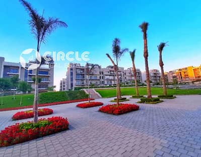 شقة ٢٤٠م تشطيب سوبر لوكس بالتكييفات للإيجار في فيفث سكوير المراسم التجمع الخامس Fifth Square New Cairo near AUC