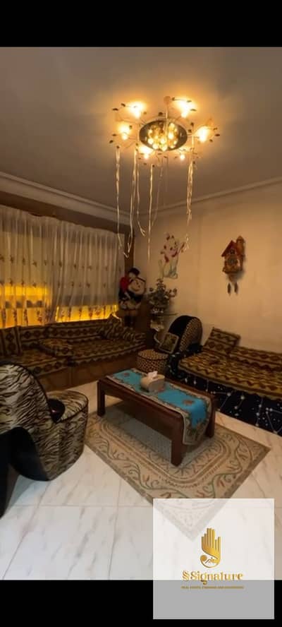 للبيع شقة فى مصطفى النحاس مدينة نصر متشطبة والبيع بالفرش اسانسير