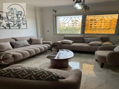 شقه 3 غرف مفروشه فرش مودرن للايجار فى كمبوند جنه زايد بجوار سعودى ماركت وكل المواصلات والخدمات