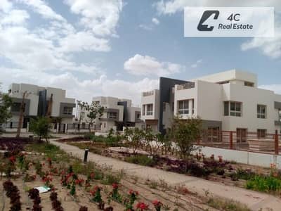 تاونهاوس فيلا مودرن للبيع جاهزعلي السكن فيو لاند سكيب برايم لوكيشن 3 نوم في كومباند هايد بارك نيو كايرو التجمع الخامس Hyde Park New Cairo Compound Fif