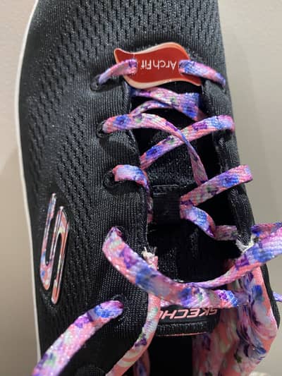 كوتشي Skechers Arch Fit أصلي جديد من الإمارات