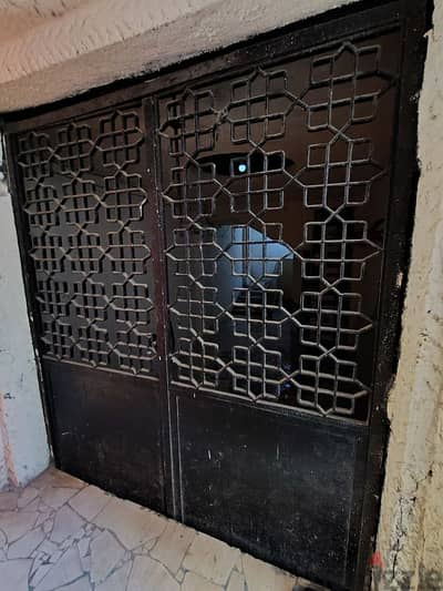 باب حديد محمل لتأمين البيت أو العمارة أو الفيلا