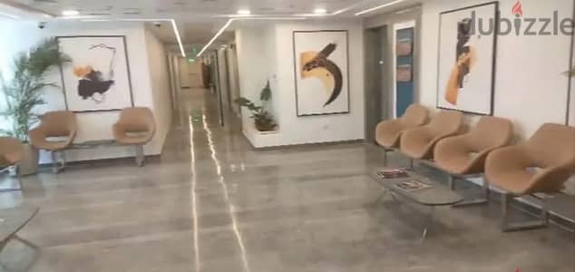 عياده للايجار ٥٠م متشطبه بمول سنترادا بلازا علي محور الشيخ زايد