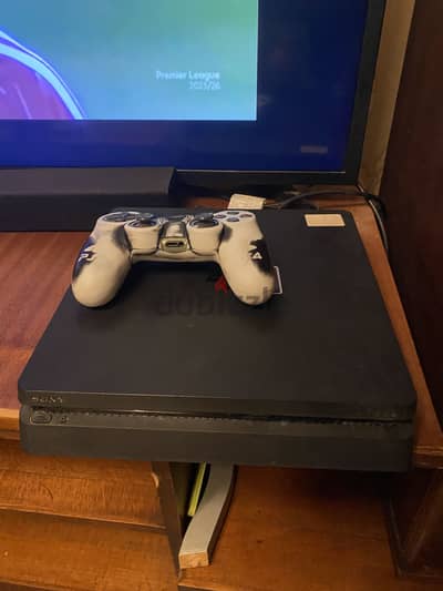 Ps4 slim مع دراع و fc26primaryMinecrafprim  gran turismo7prim wبلس سنه