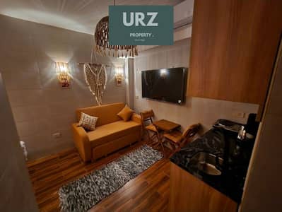 شقة كورنر مميزة فرصة للاستثمار او السكن تشطيب فاخر بالكامل وبخصم فوري هائل % علي طريق السويس مباشرة بالقرب من الجار و بجوار سوديك ف طلالة