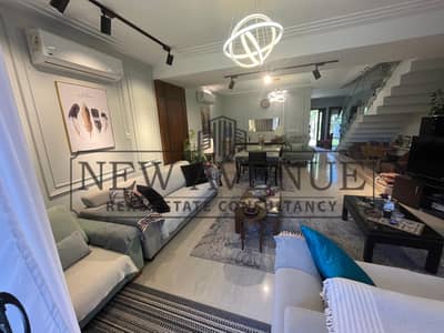 Town house  fully finished ready to move prime location and premium facilities near to auc and direct on south 90 st in hyde park new cairo