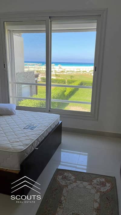 شقة علي البحر 4 غرف  للبيع في مارينا 8  جاهز للبيع في الساحل الشمالي  lagoon view  من كل الغرف  دقيقتين  من البحر 5 دقائق للعلمين الجديدة في marina
