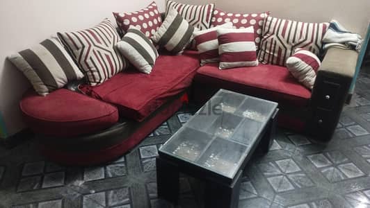ركنه حرف L مقسمه قطعتين + كرسي منفصل