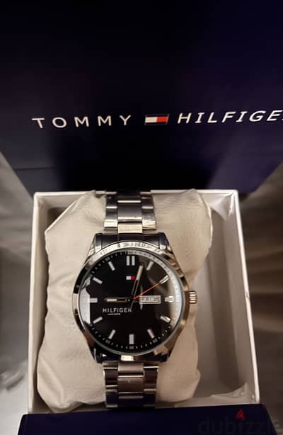 New tommy hilfiger watche.     ساعة تومي جديدة