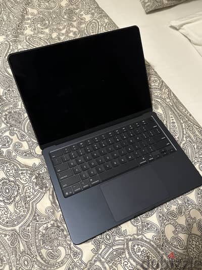 Apple MacBook Air 13" M4 (16GB RAM / 256GB SSD) Midnight - Like New