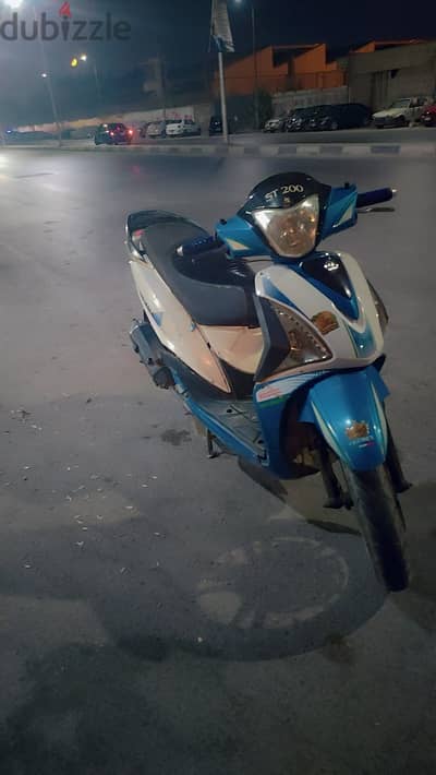 اسكوتر  200 st plus