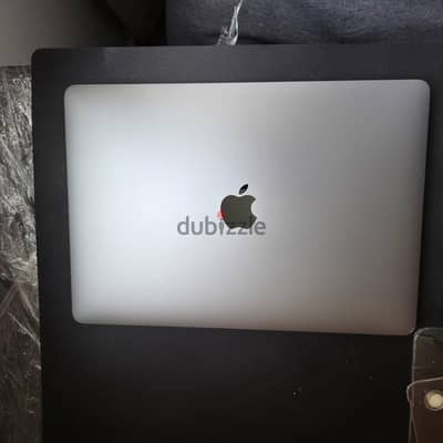 macbook pro M1 excellent condition