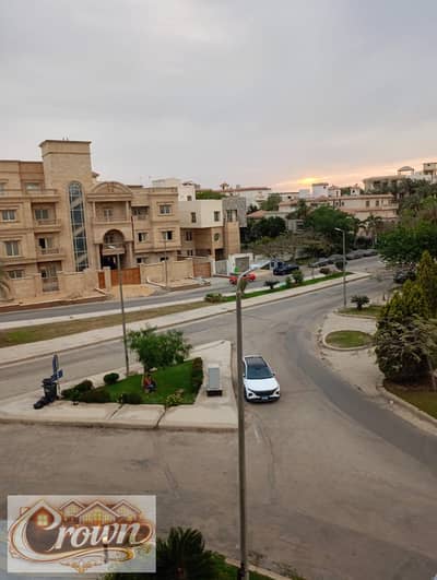 شقة نصف مفروش للإيجار فى كمبوند غرب الجولف بالتجمع الخامس.