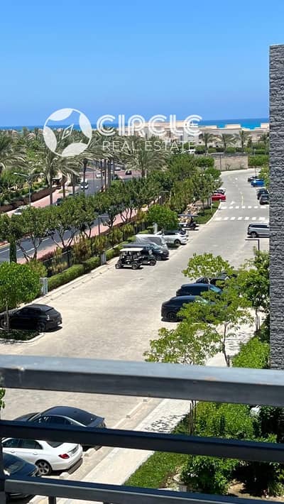 شاليه ١٤٢م وتراس ١٨م مفروشة بالكامل للإيجار  ٢ غرفة نوم  في مراسي مارينا الساحل الشمالي
