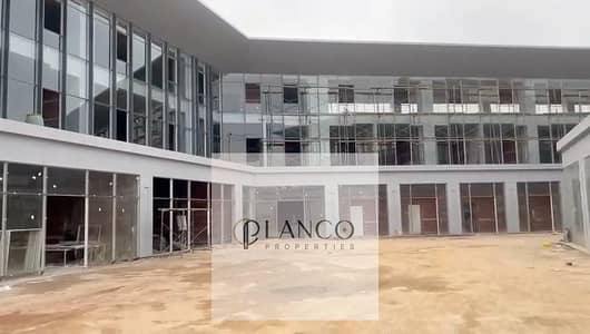 محل واجهة مميز للاستثمار دور أول في Centrada Hub | الشيخ زايد