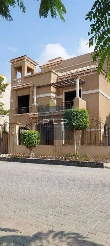 اميز فيلا توين هاوس للبيع ريسيل في كمبوند اتوال دو فيل التجمع الخامس موقع مميز وساكن وعايش بالفعل، على بعد 5 دقائق فقط من الرحاب وواترواي.
