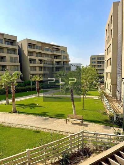 شقة بجاردن كورنر للبيع بالسعر القديم استلام فوري جاهزة علي السكن في كمبوند كابيتال جاردنز بالم هيلز في المستقبل سور في سور مع مدينتي بفيو مفتوح