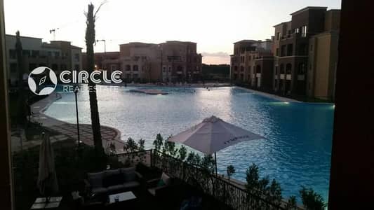 إطلالة على اللاجون والبول شاليه ١٤٥م بالدور الأول مفروش بالكامل للبيع في مراسي Marassi الساحل الشمالي North Coast بالقرب من سيدي عبد الرحمن