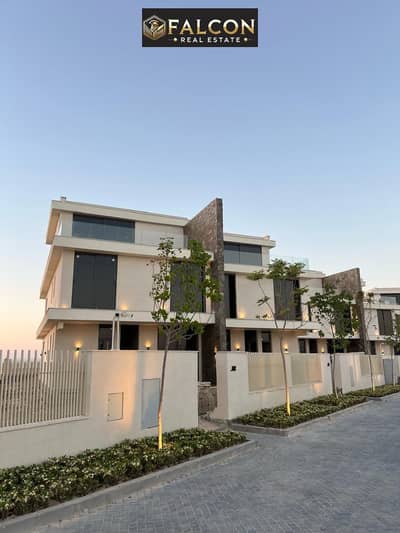 شاليه على البحر مباشرة استلام فوري  متشطب بالفرش + التكيفات للبيع تقسيط بجوار Rixos بالقرب من Marina & Marassi  دقايق من راس الحكمة الساحل الشمالي