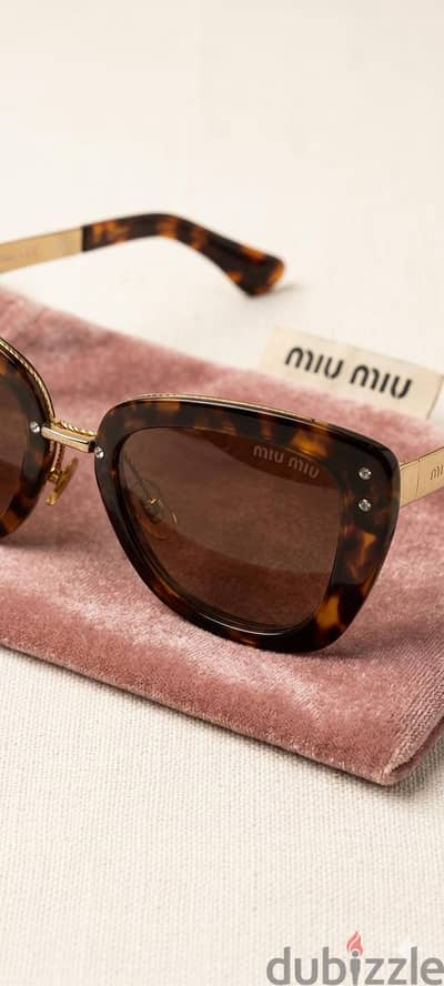 نظارة Miu Miu أصلية 100% موديل SMU06N مع المنديل الأصلي