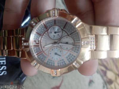 ساعه guess شبه جديده بالعلبه