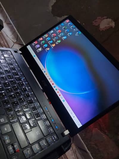 لقطة للي بيدور على لاب محترم مش غالي. . Acer TravelMate للبيع