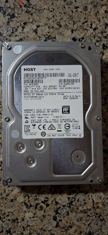 6 هاردات مساحة 4TB لكل هارد