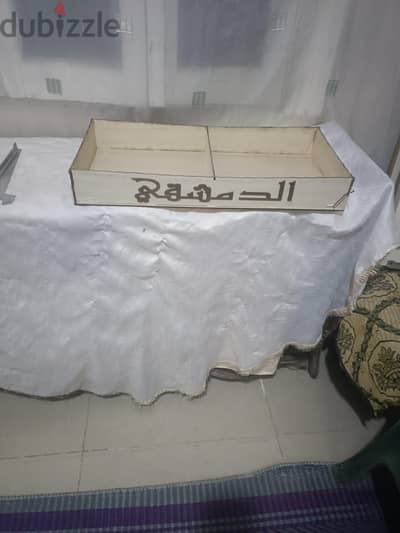 صندوق للعرض والتخزين يوجد9