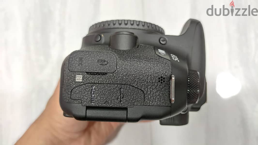 Canon EOS 77D 4