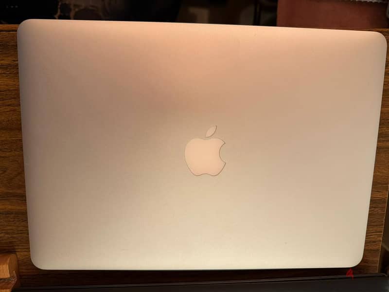 MacBook Air - Excellent Condition 6