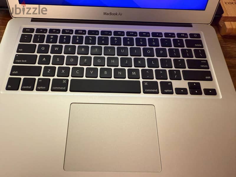 MacBook Air - Excellent Condition 9