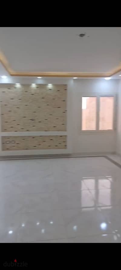 Apartment for rent in a very distinguished location in Sama Compound directly on the ring road, near Carrefour ring road and all services, 5 minutes to Nasr City and 15 minutes to Zahraa El Maadi.