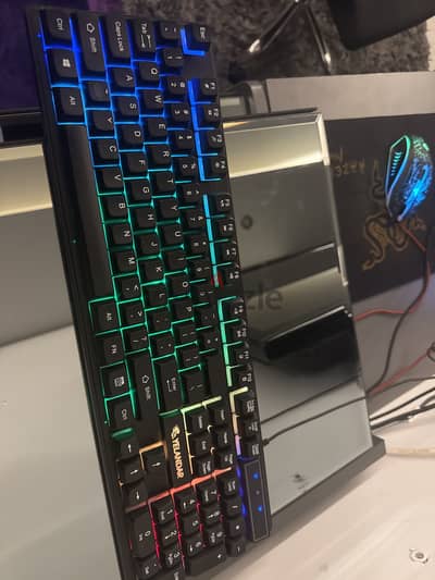gaming keyboard with screen