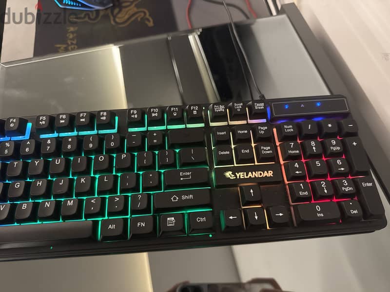 gaming keyboard with screen 1