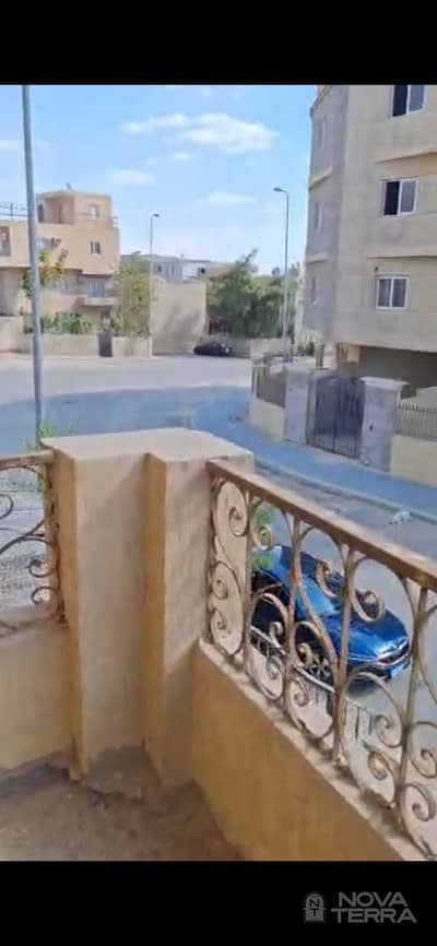 شقه ١٧٥ متر الحي ١٦ زايد امام بيفرلي هيلز دور اول بلكونه   وليك حصه بالجراش   يوجد اسانسير