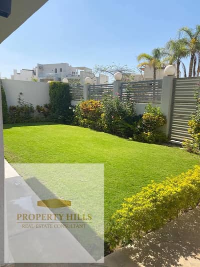 A distinguished villa for sale on the Dahshur Link Road with a unique view of the landscape.