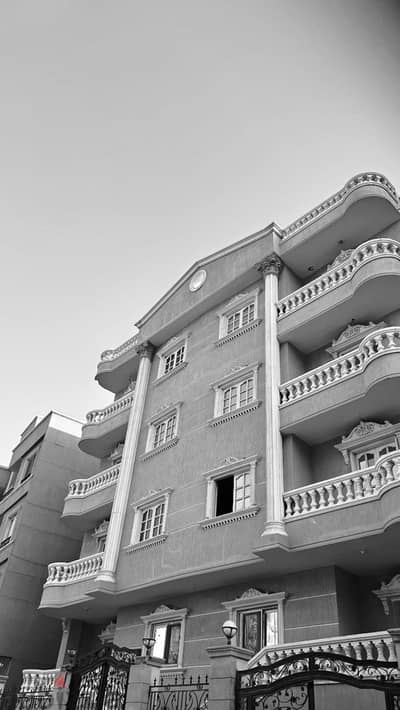 عمارة للبيع في الحي الأول –مدينه - 6 أكتوبر