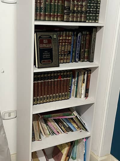 مكتبة خشبية بيضاء للبيع