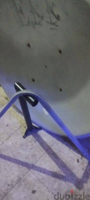 طبق دش مقاس 85 الومنيوم ماركت ECC ومعه قاعدة والدراع حامل القطعه جديد
