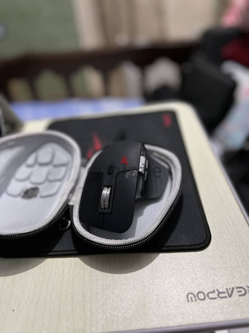 Logitech MX master 3s, Bluetooth + Hard Case 1