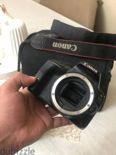 canon 100d شاشه تاتش اسكرين  حاله جيده والسعر مفاجأة