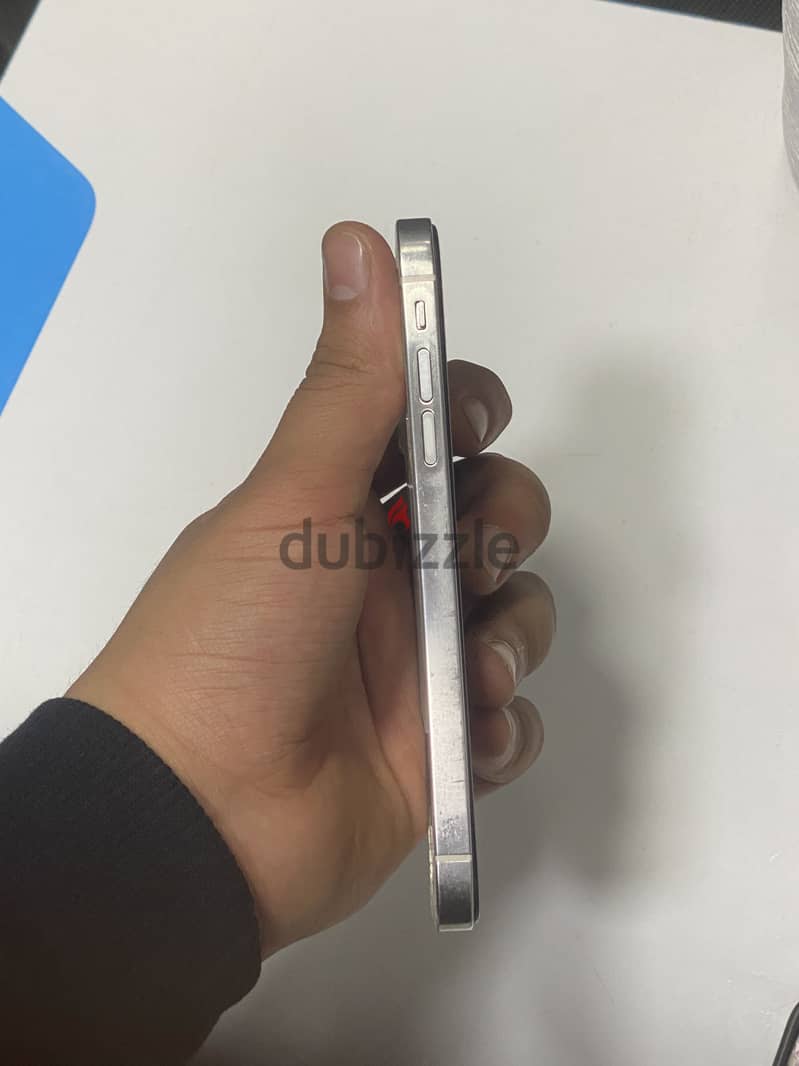 Apple - iPhone XR 4